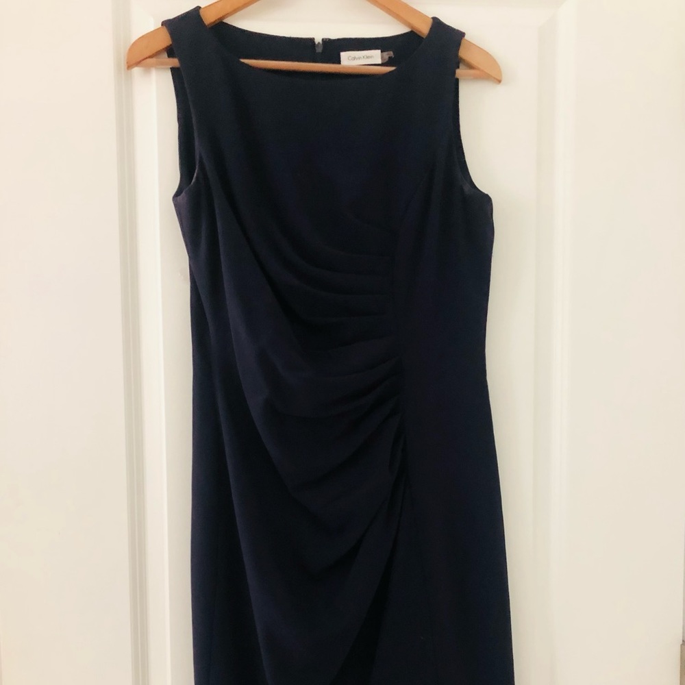 Flattering Navy dress! 👗
